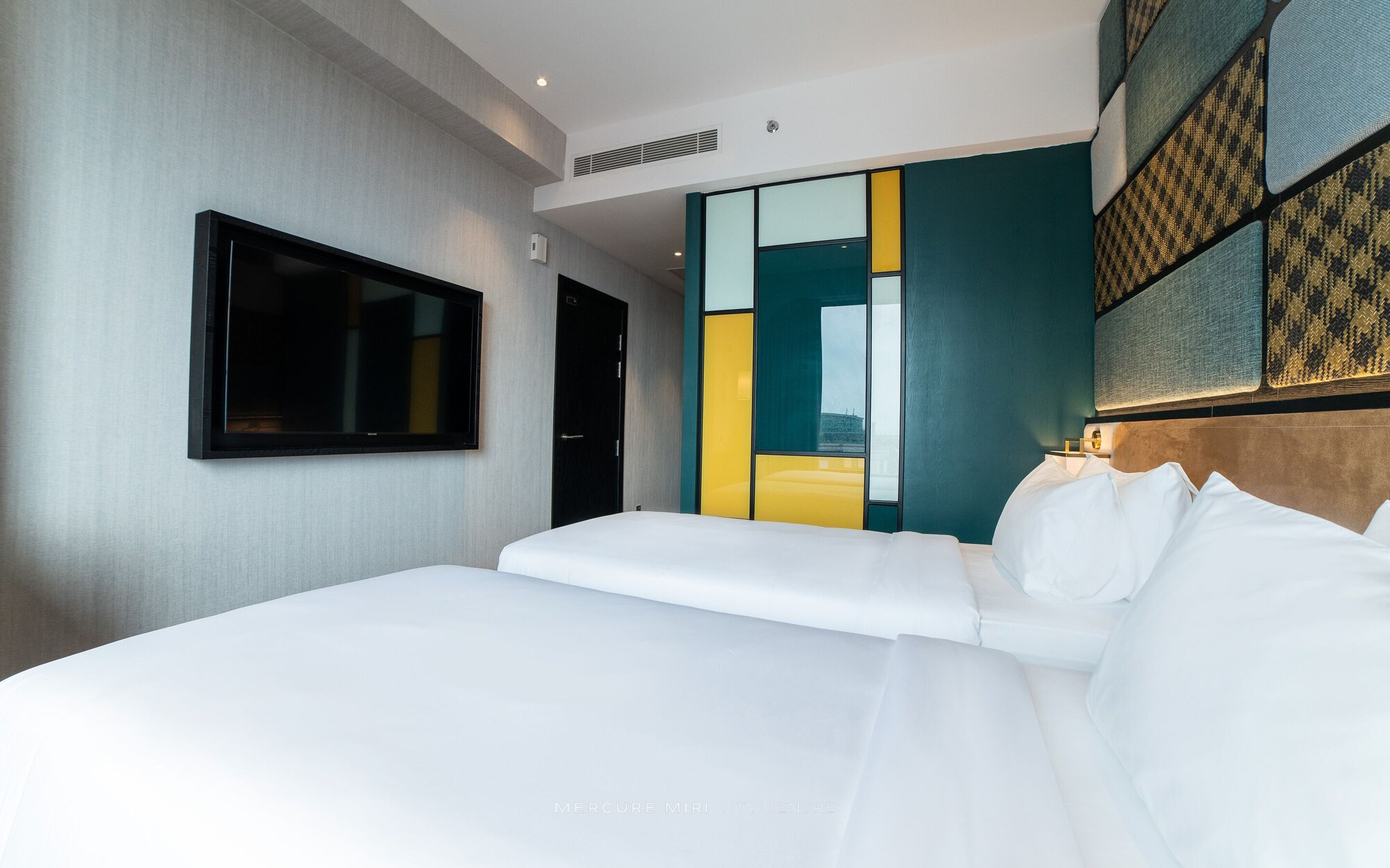 DELUXE, TWIN BEDS