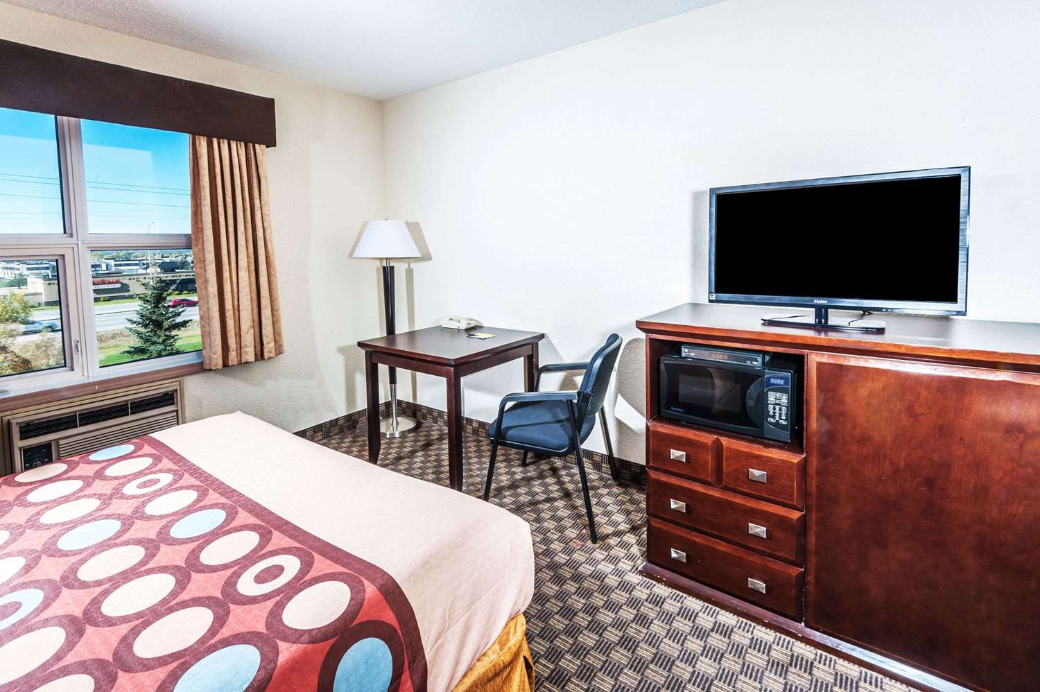 Super 8 by Wyndham Calgary Airport 13/24