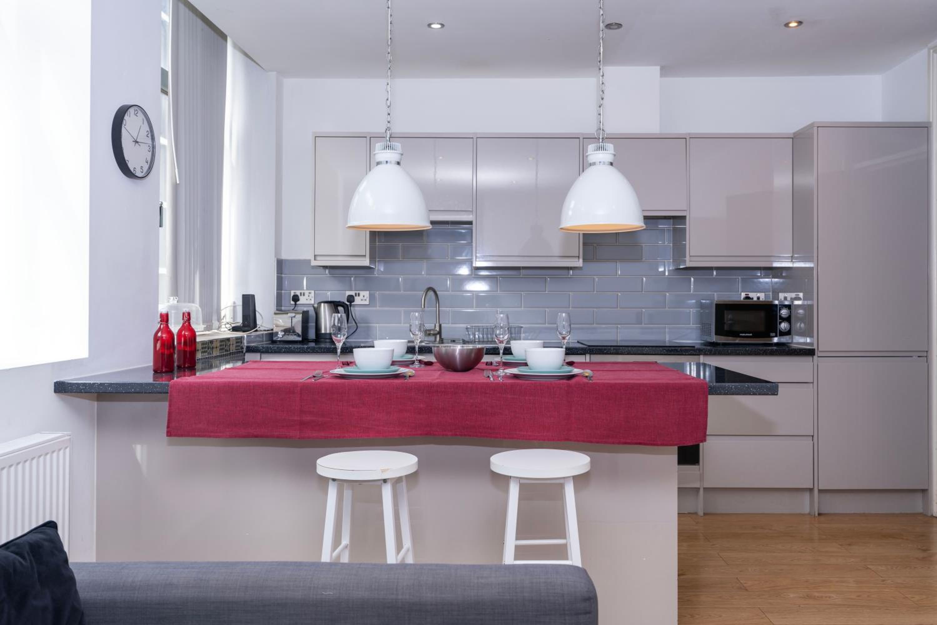 Shoreditch Apartments by PrimeCityHosts 27/37