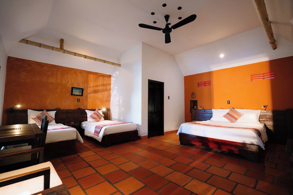 Whale Island Resort 24/68