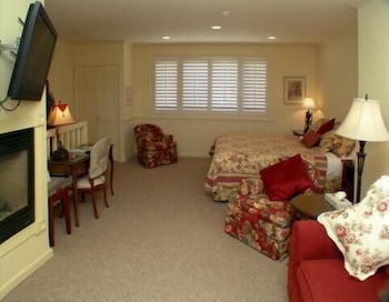 Carmel Wayfarer Inn 24/50