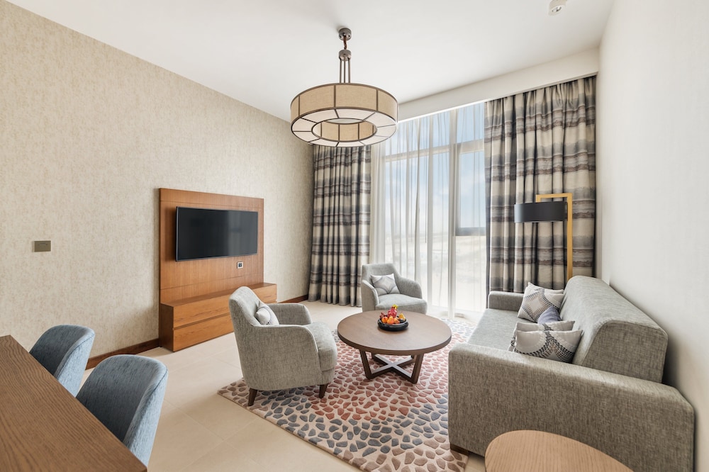 Staybridge Suites Dubai Al-Maktoum Airport 39/58