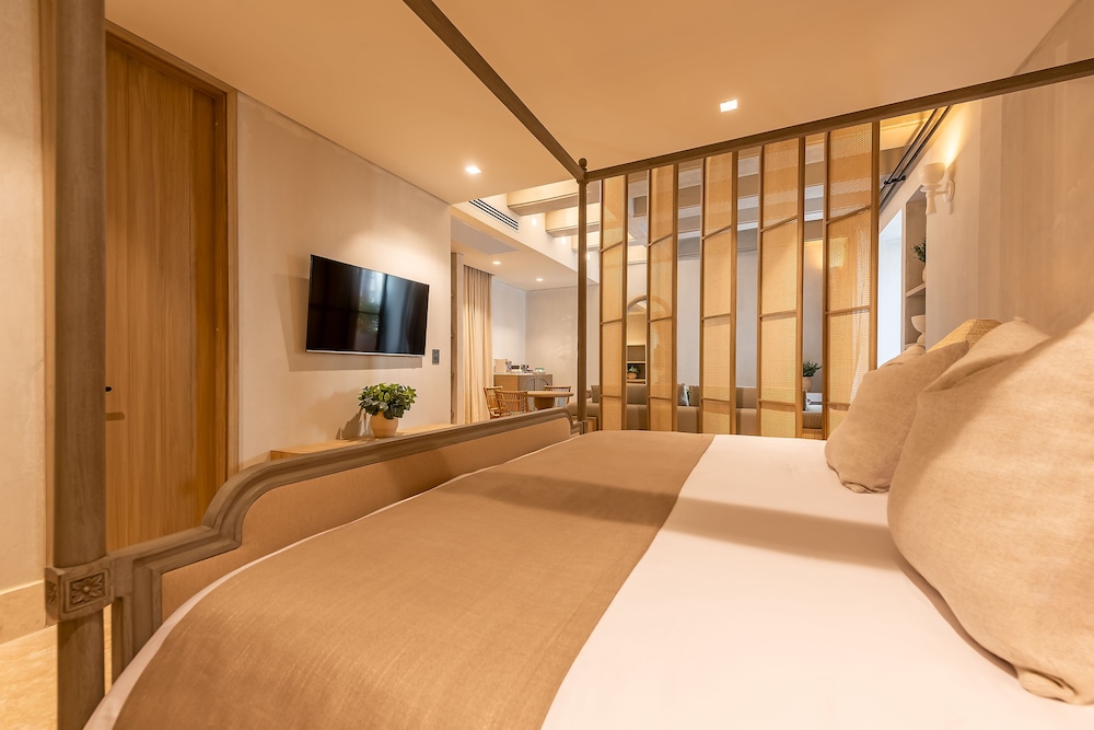 STUDIO, SUITE