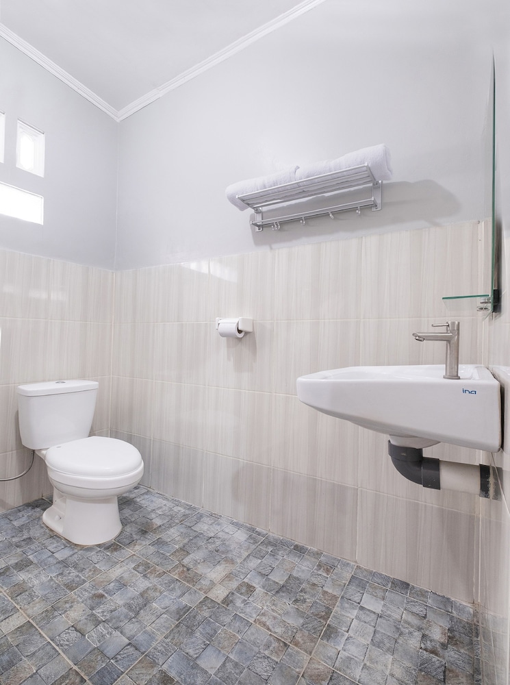 OYO 2727 Nareswari Guest House 26/27