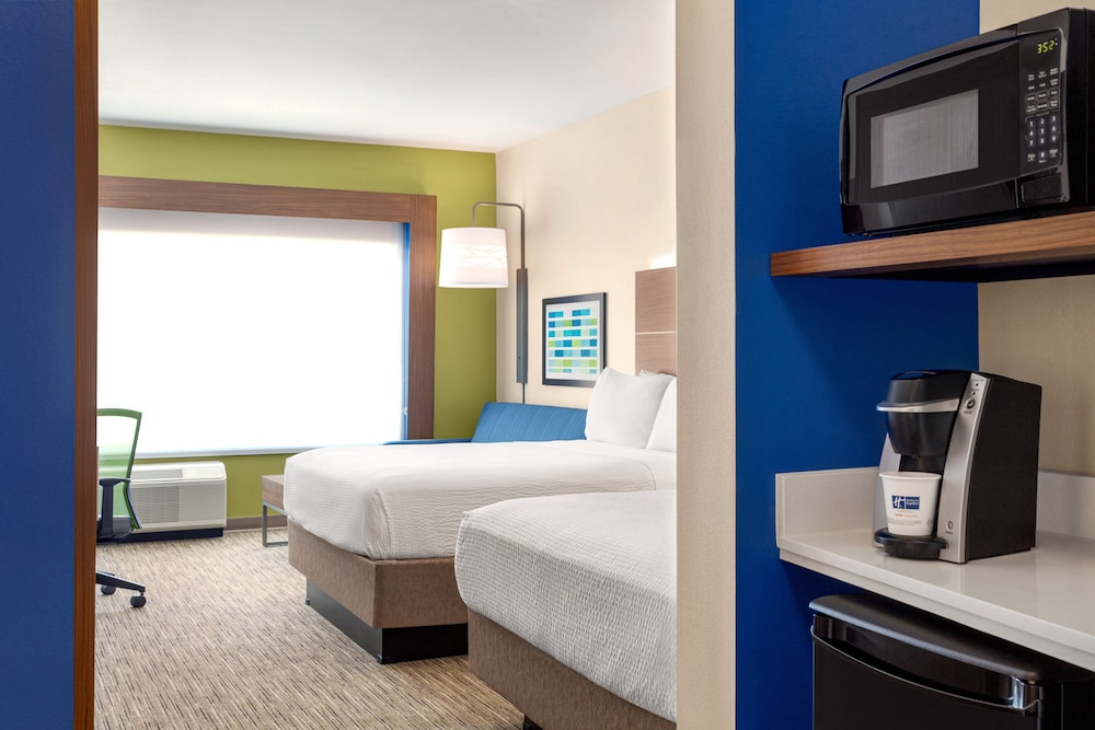 Holiday Inn Express and Suites Austin North Pflugerville 16/75