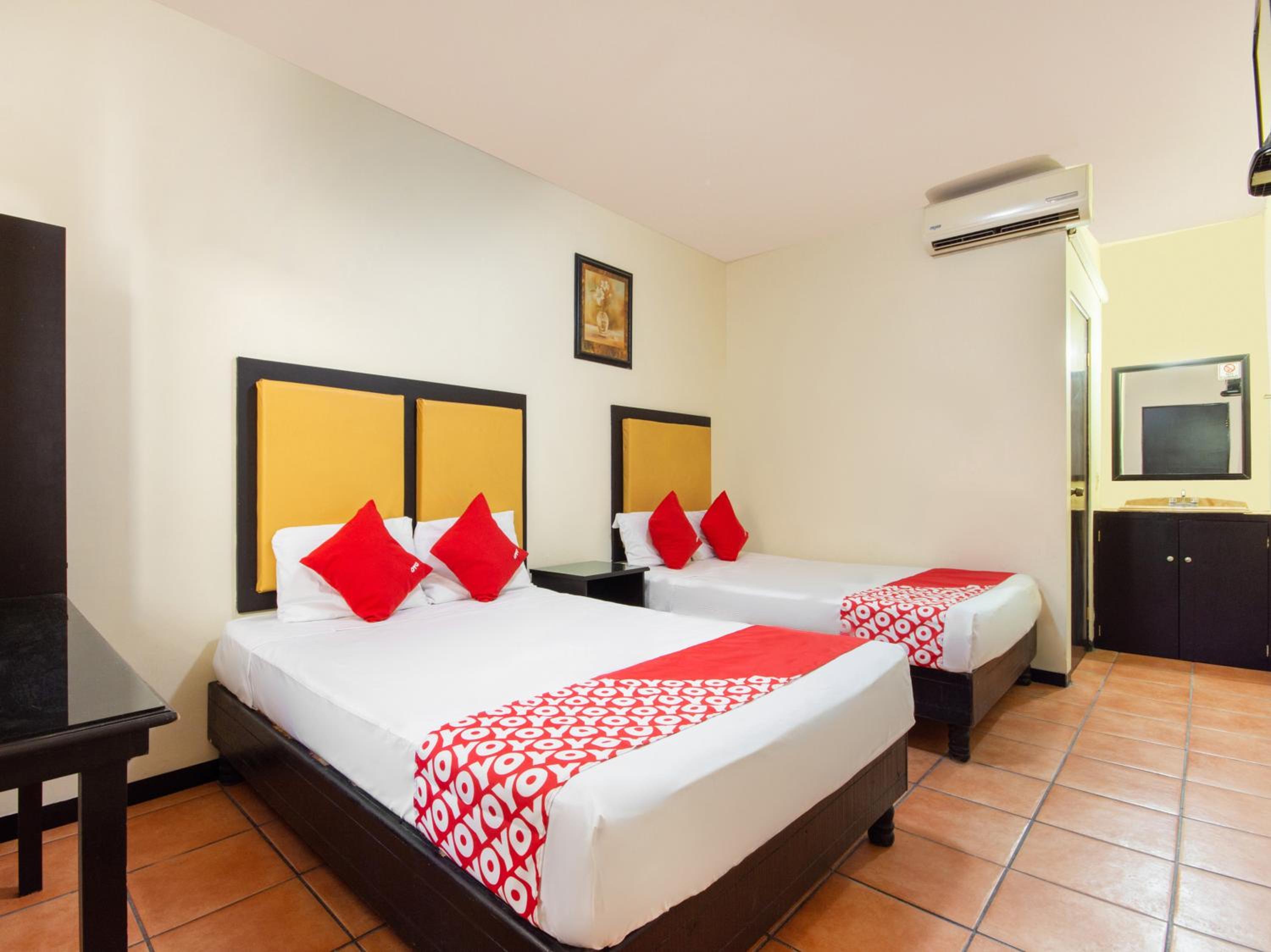 Hotel Catedral 9/50