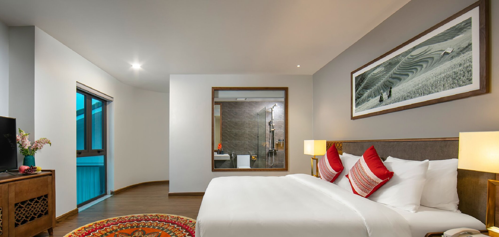 City, Deluxe, Queen Bed