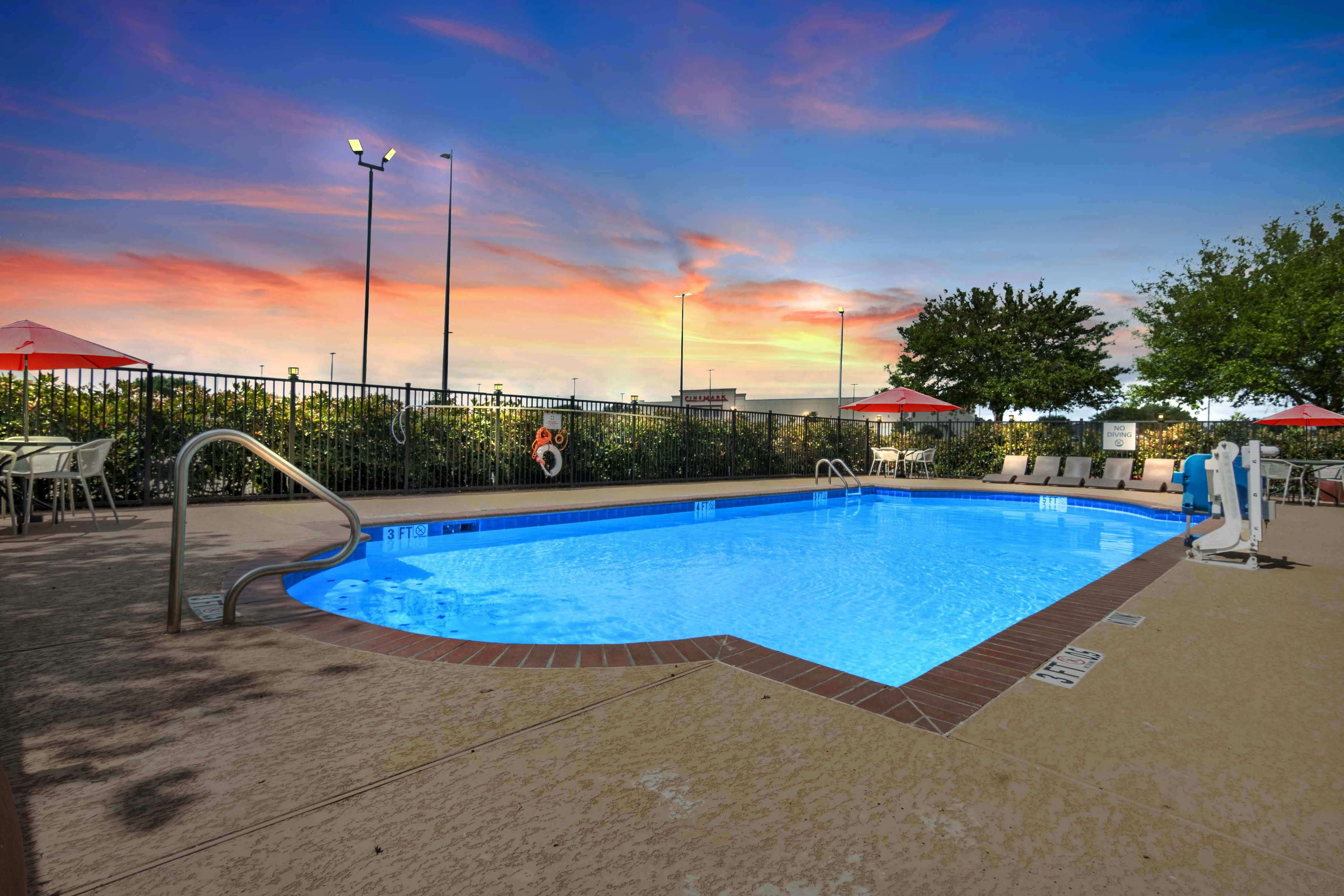 Hampton Inn and Suites Houston-Rosenberg 18/38
