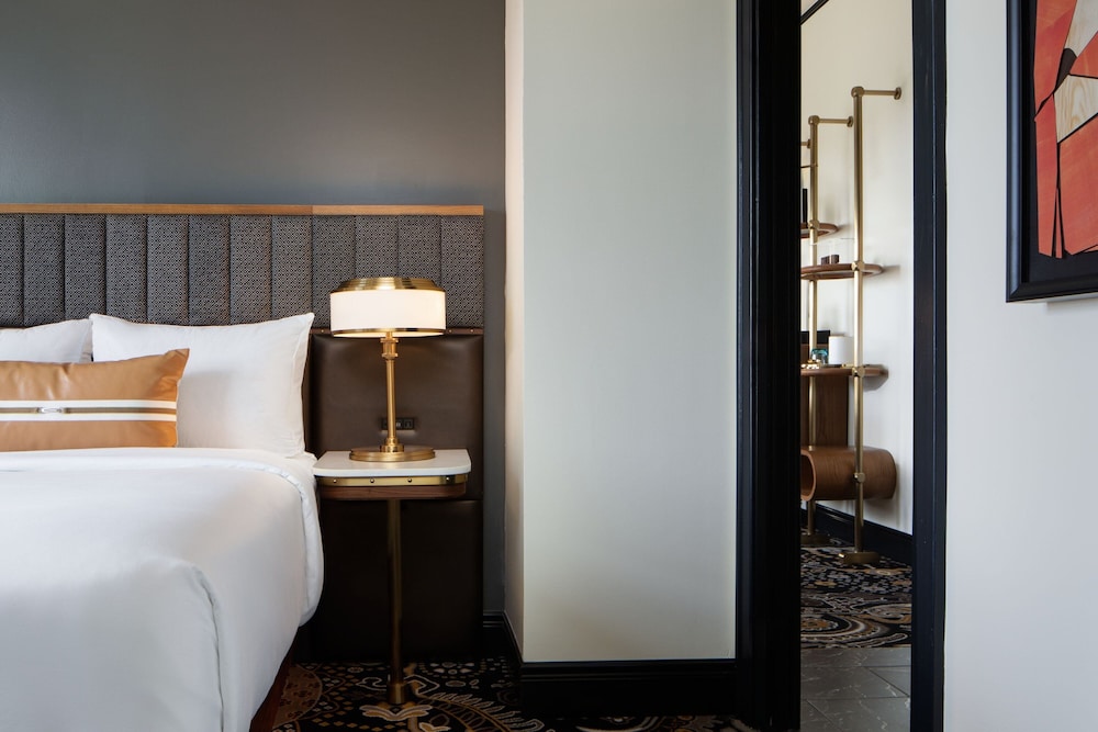 LaSalle Boutique Hotel 15/39