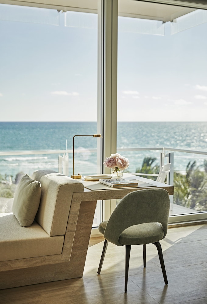 Four Seasons Hotel At The Surf Club 51/56