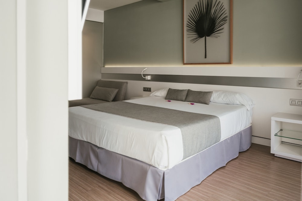 Suite, King Bed, Beach Front, Terrace