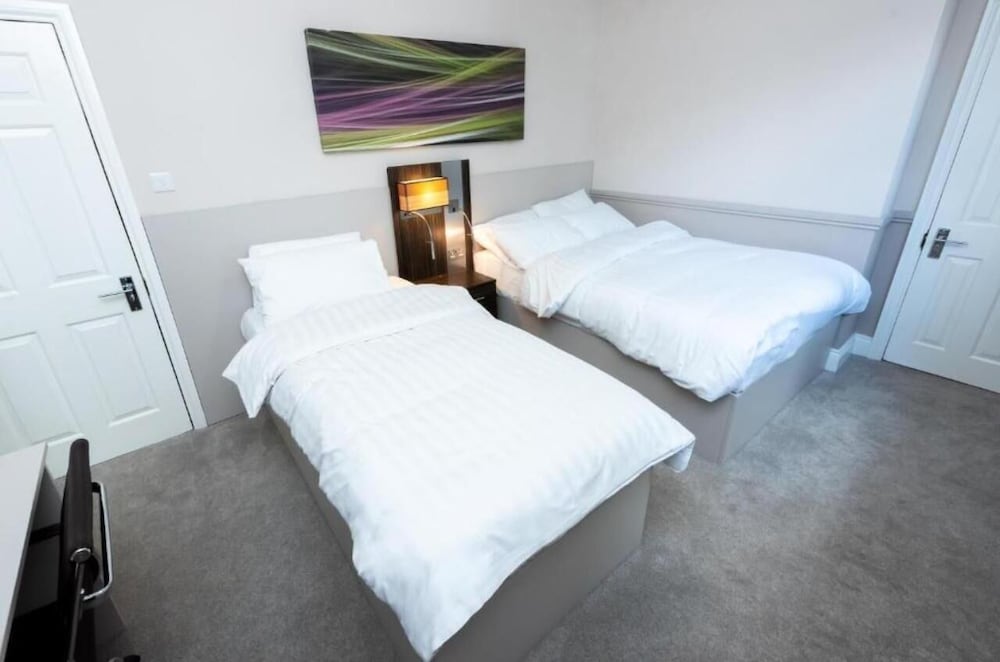 Uno Hotel Heathrow Windsor 5/28