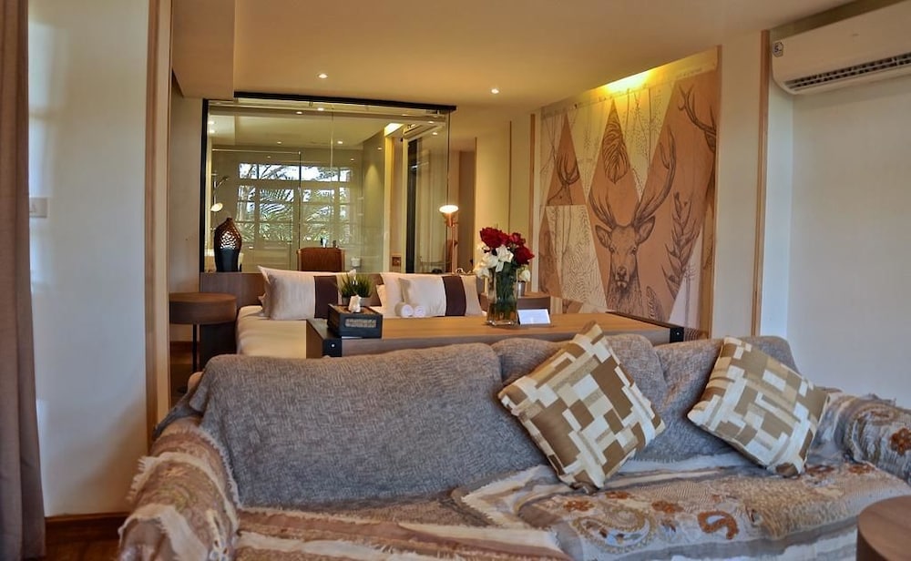 Issara Boutique Winery Hotel 55/78