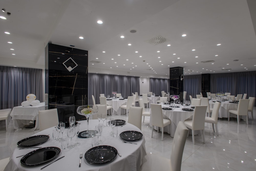 Ancora Hotel 58/72