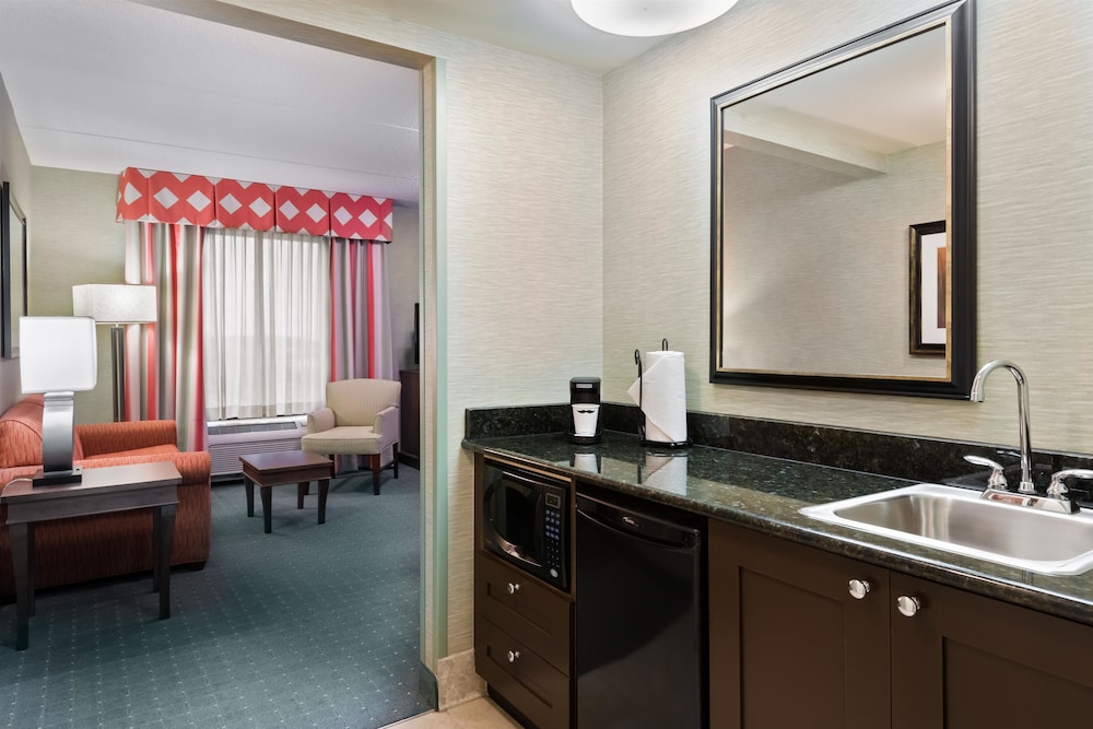 Hampton Inn Suites Columbus Polaris 14/35