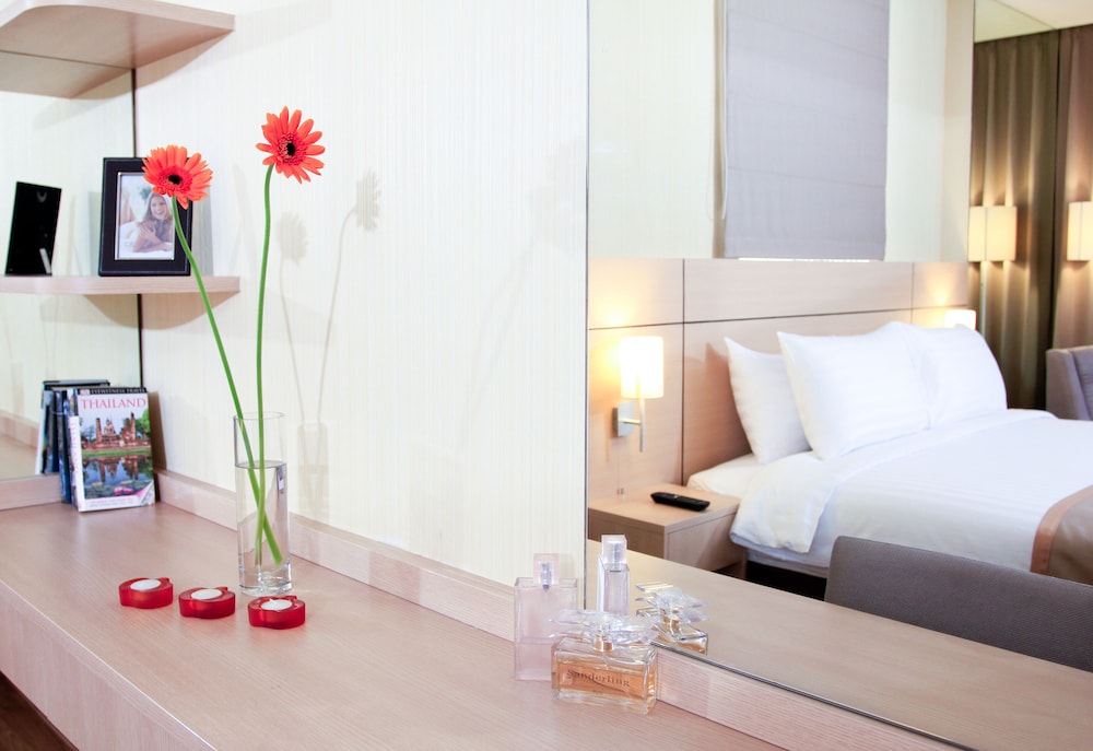 PETALS INN 18/26