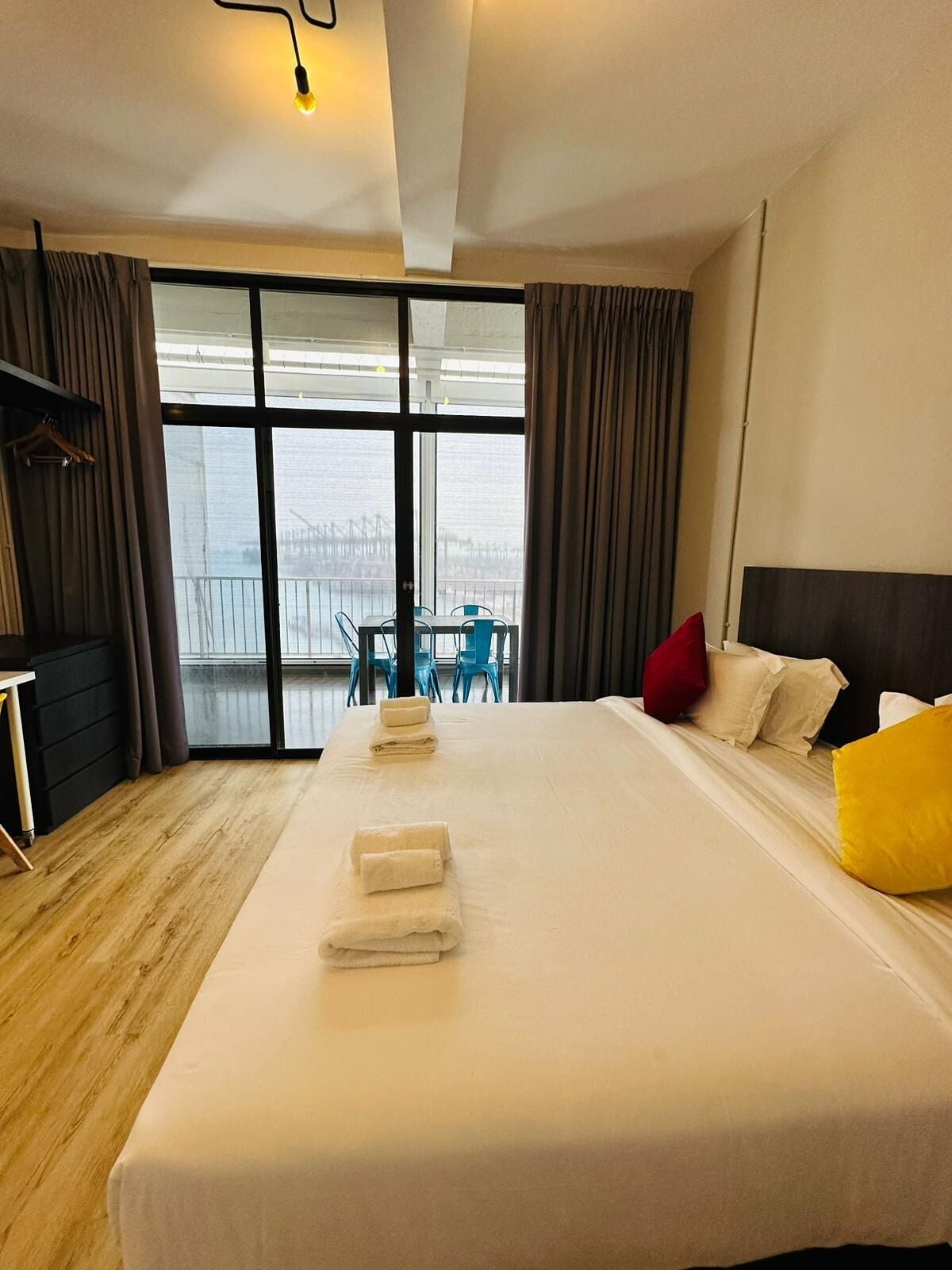 2 BEDROOMS, PREMIER