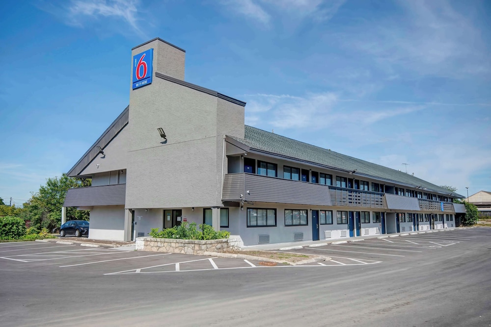 Motel6 Columbus, OH - OSU North 4/43
