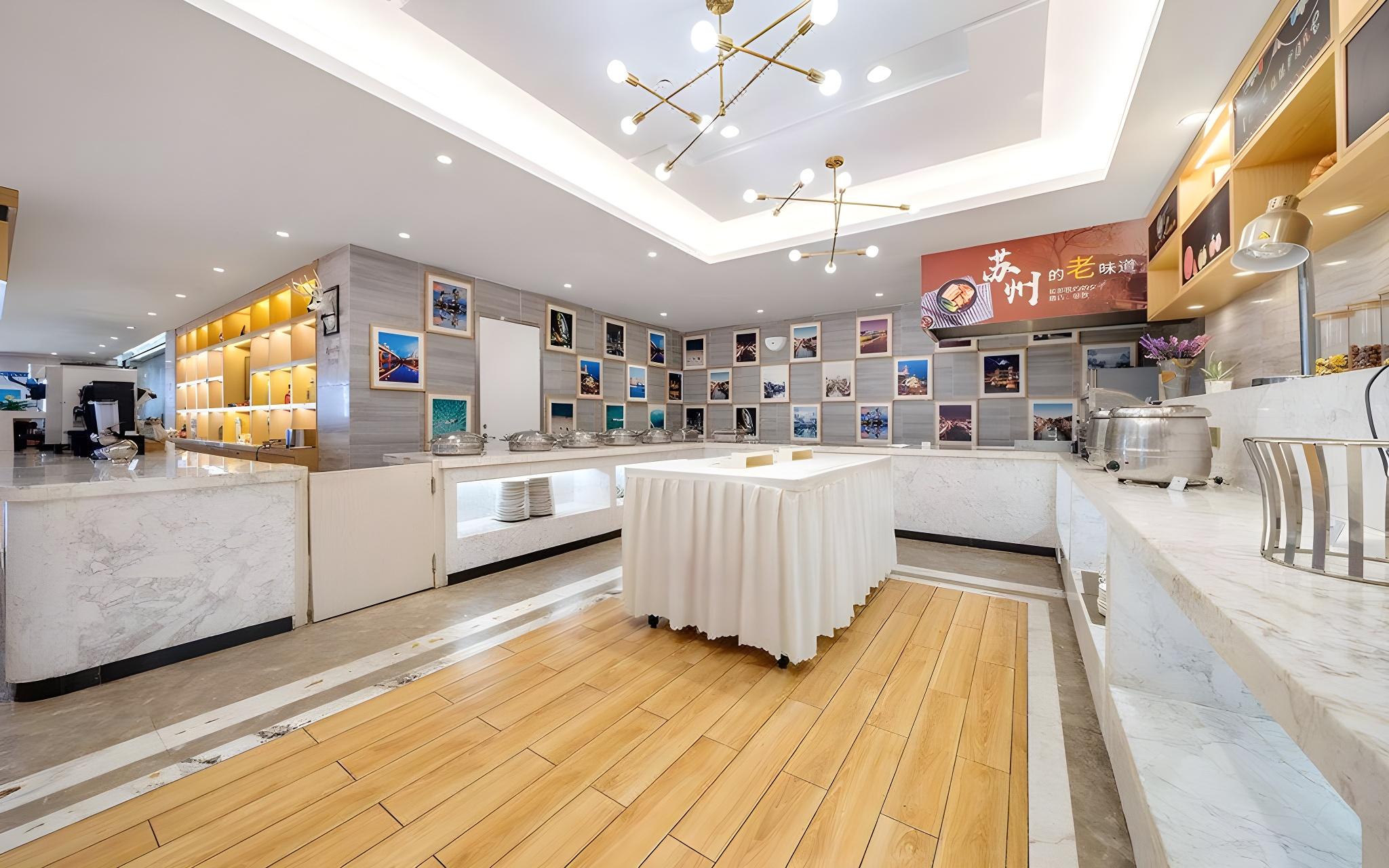 Kyriad Marvelous Hotel (Suzhou Nanyuan Road Metro Station) 9/26