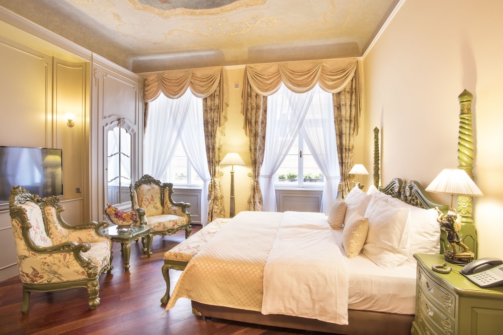 Iron Gate Hotel And Suites 30/71