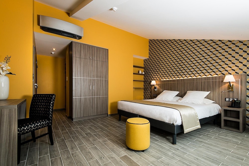 ROOM, TRIPLE