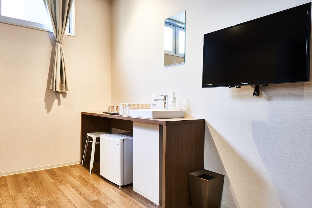 AND HOSTEL HOMMACHI EAST 25/69
