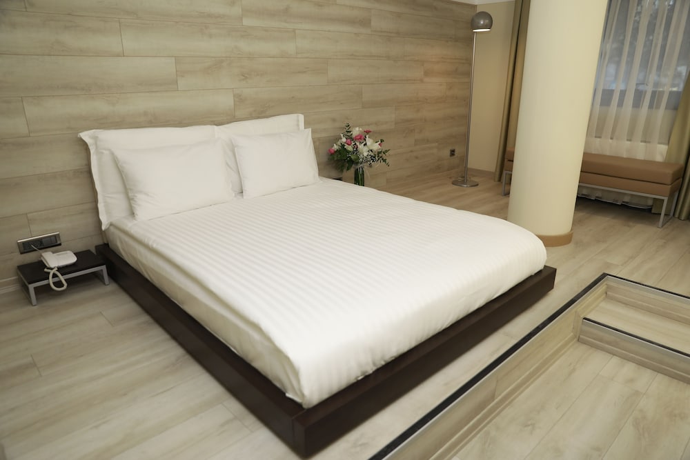 Milord Hotel 10/45
