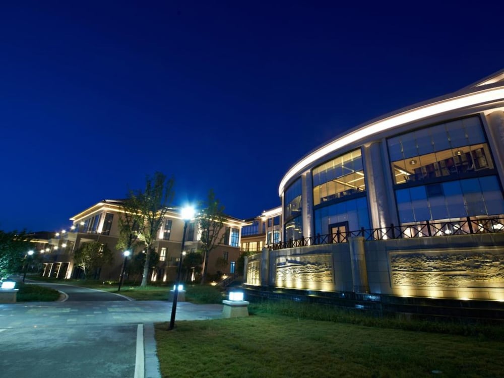 NEW CENTURY RESORT SIMING LAKE YUYAO 28/29