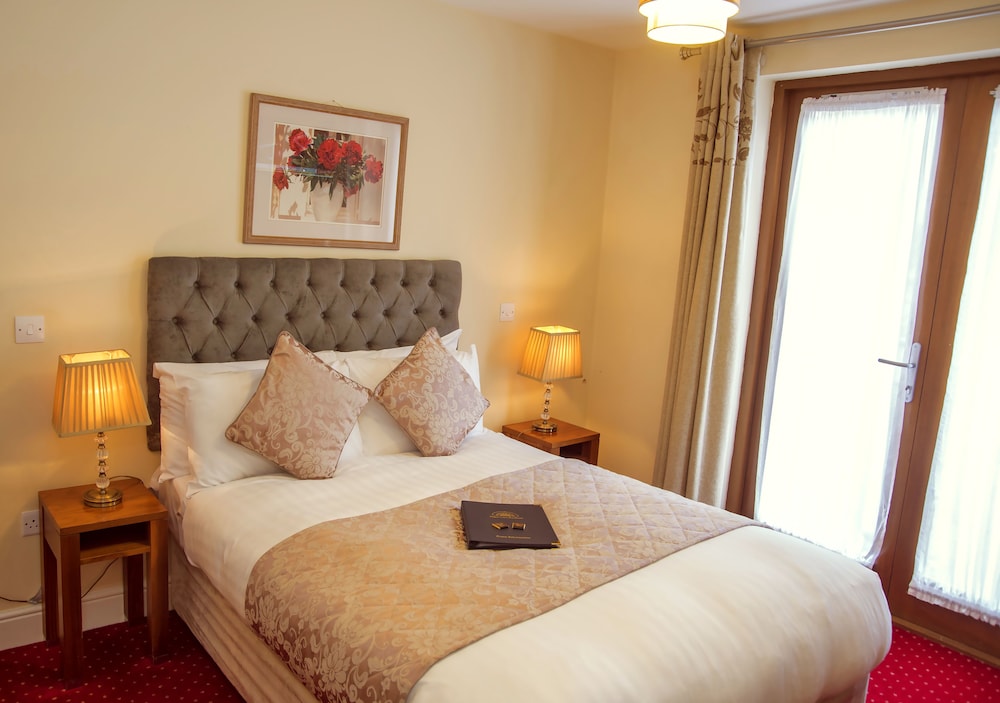 STANDARD, DOUBLE BED, CITY VIEW