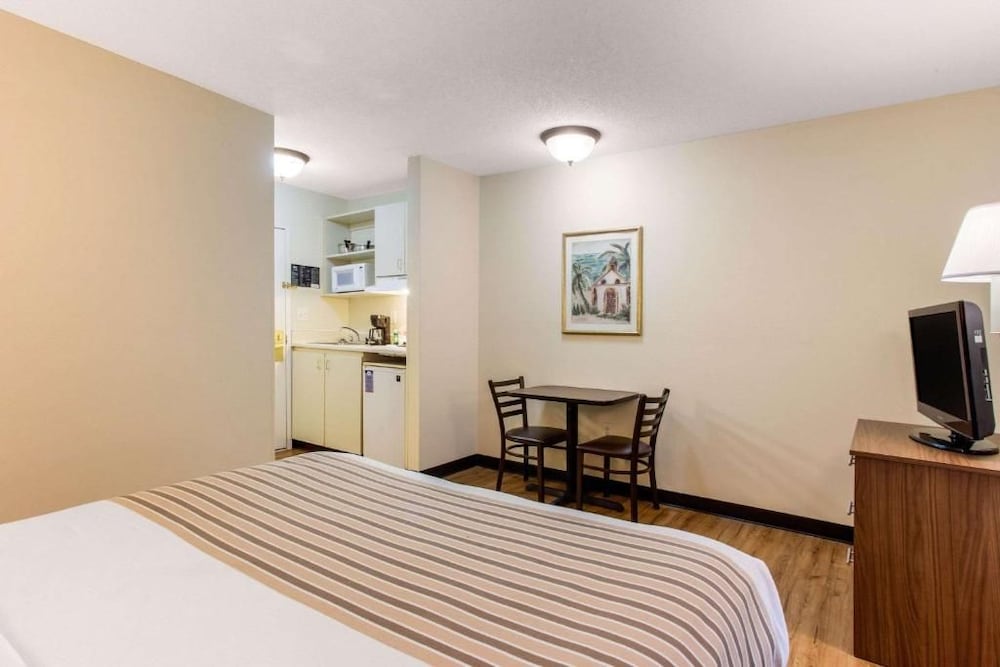 Studio 6 Extended Stay - Myrtle Beach, SC 45/60