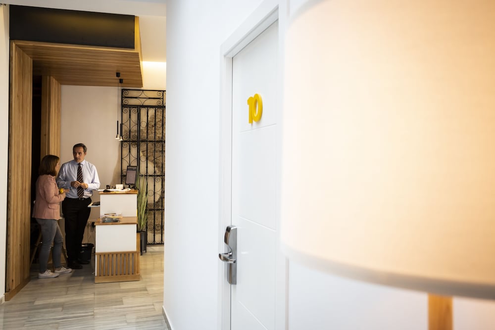 Basic Hotel Sevilla Catedral 18/65