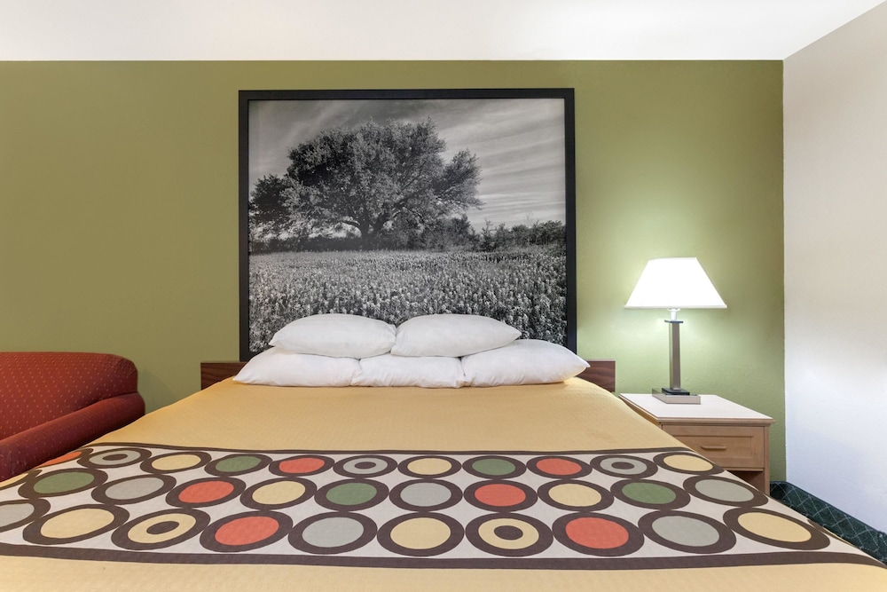 Super 8 by Wyndham Fredericksburg 24/51