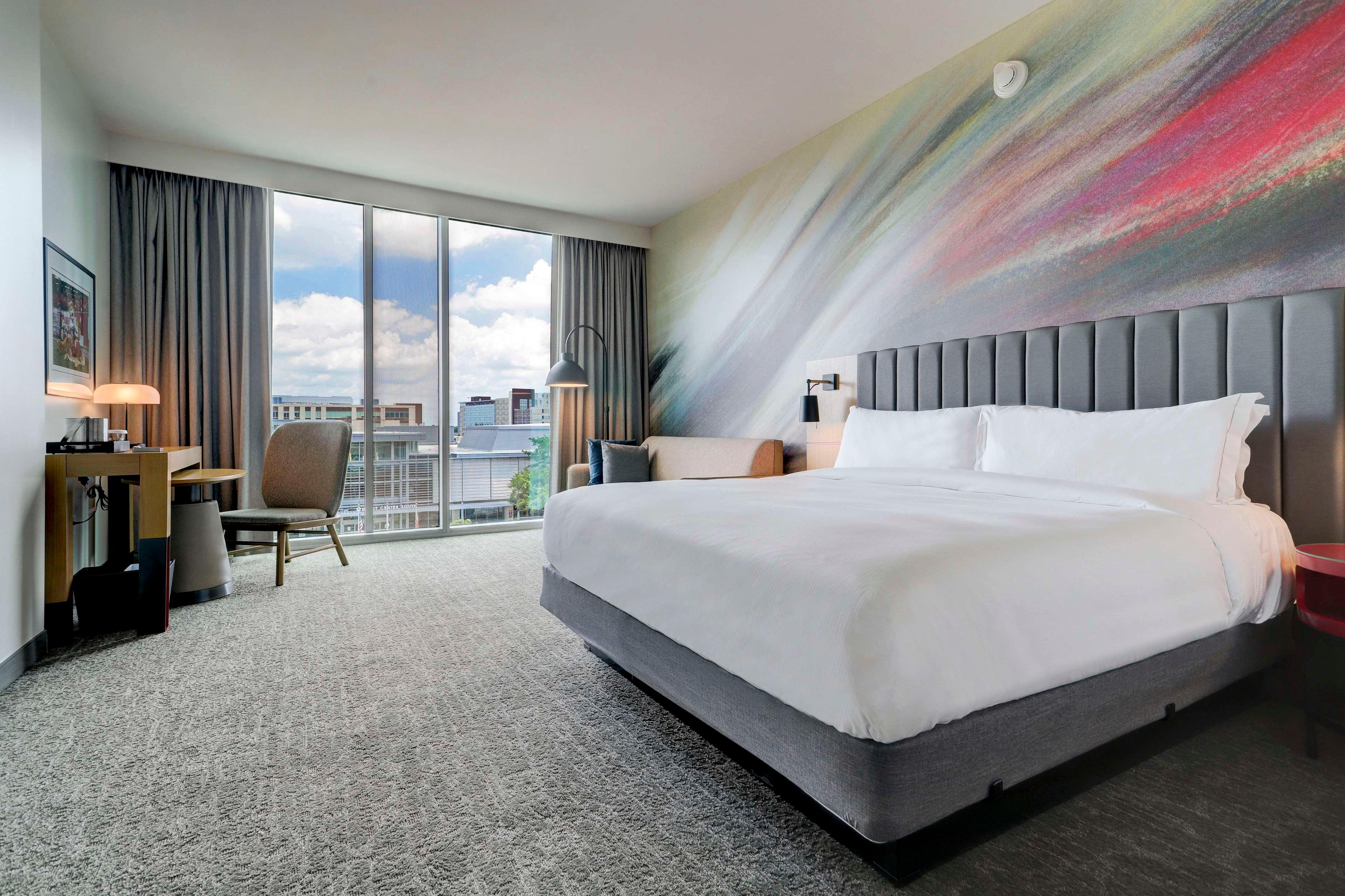 Deluxe, King Bed, University View, Sofa
