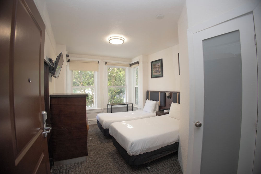 Casa Loma Hotel 30/58