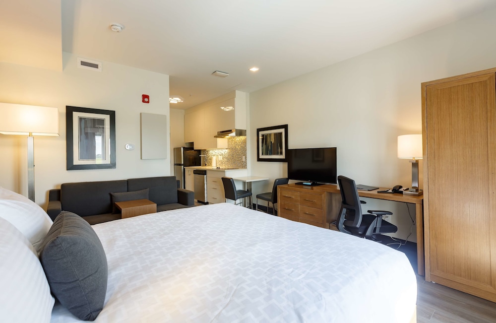 Executive Residency By Best Western Calgary City View North 13/59