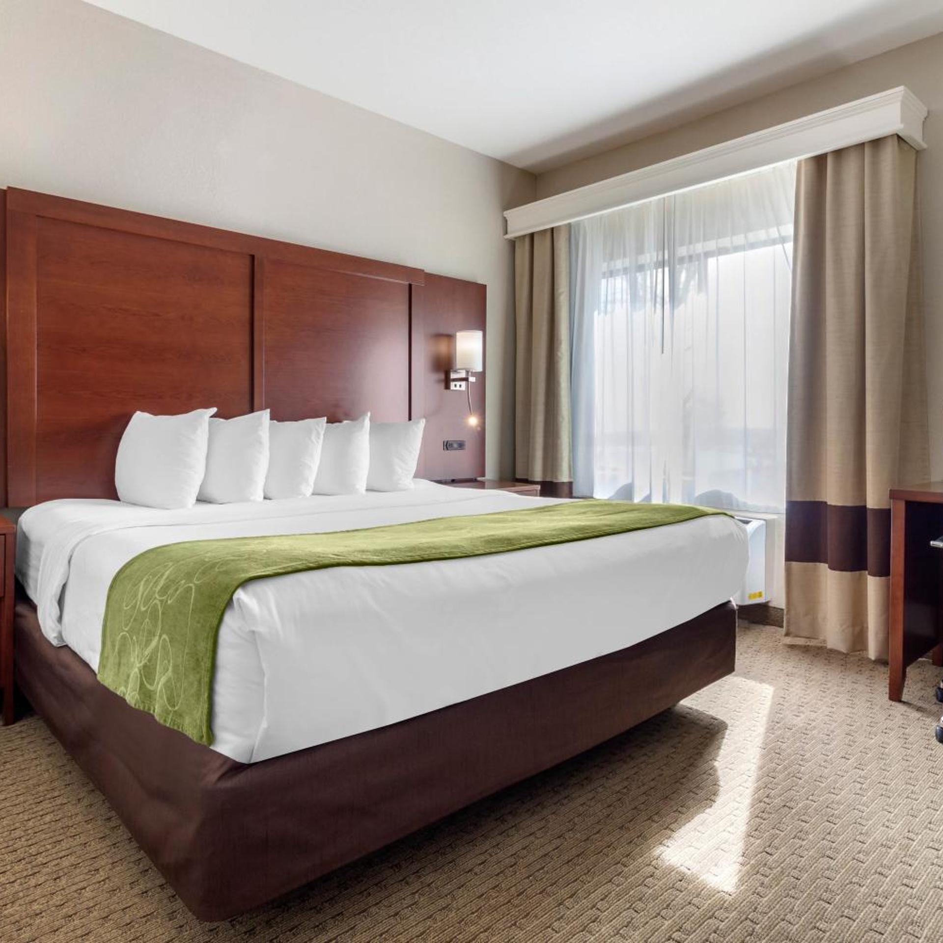 Suite, King Bed, Hot Tub