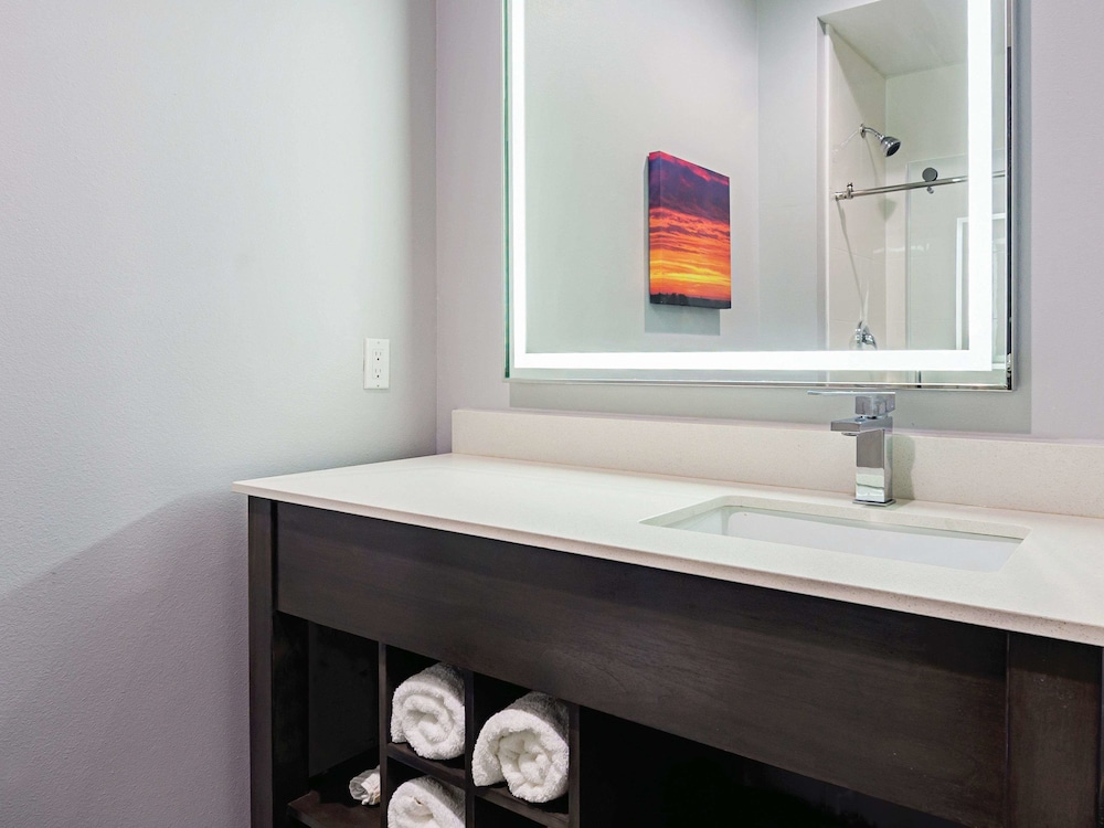 La Quinta Inn Suites By Wyndham Dallas Wylie 24/44