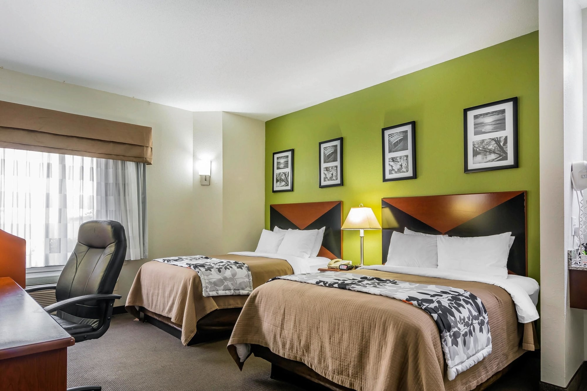 Standard, 2 Double Beds