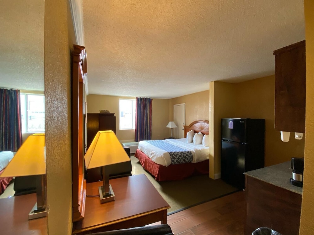 Super 8 by Wyndham Fort Wayne 33/58