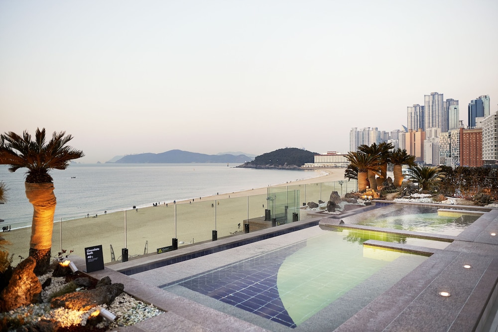 Paradise Hotel Busan 34/75