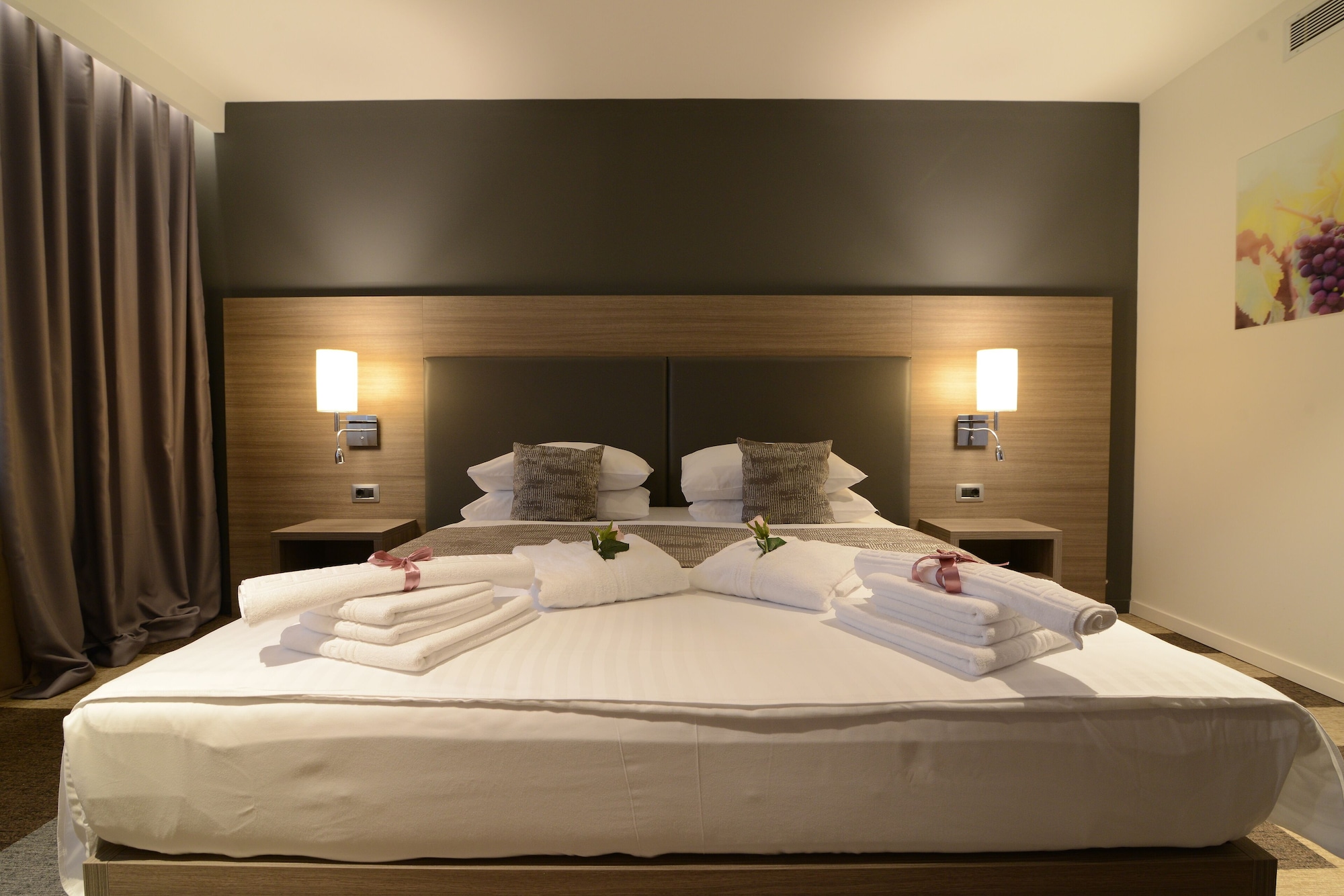 DELUXE, SUITE, QUEEN BED
