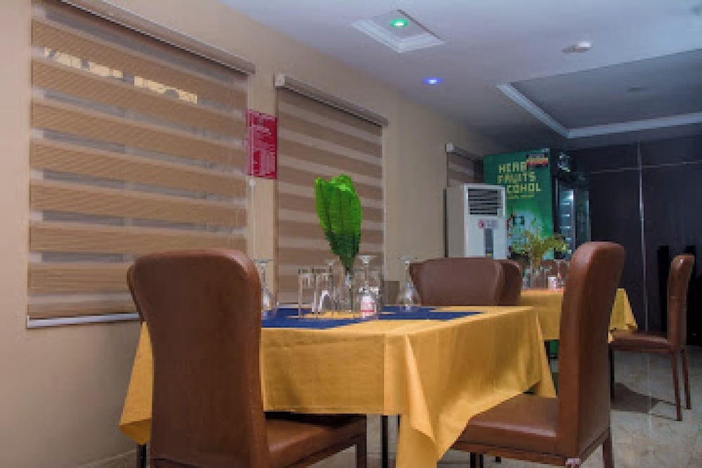 Oragon Hotel and Suites 4/46