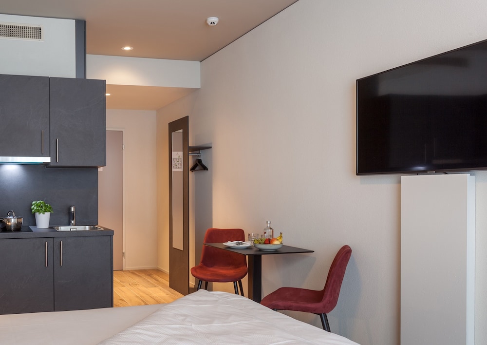 Centurion Swiss Quality Towerhotel 8/43