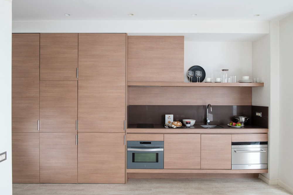 Eric Vokel Bcn Suites 5/51
