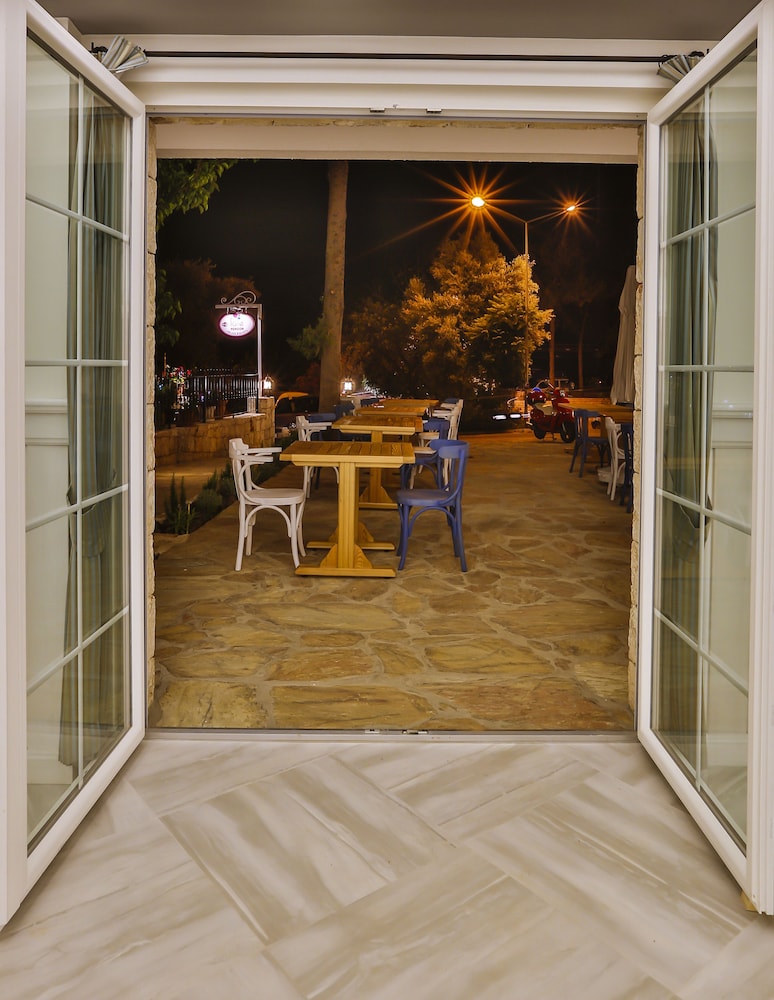 Livia Hotel 44/57