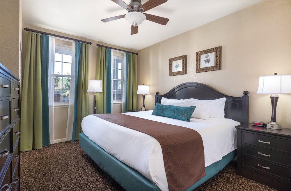 1 BEDROOM, CONDO, DELUXE, KITCHENETTE