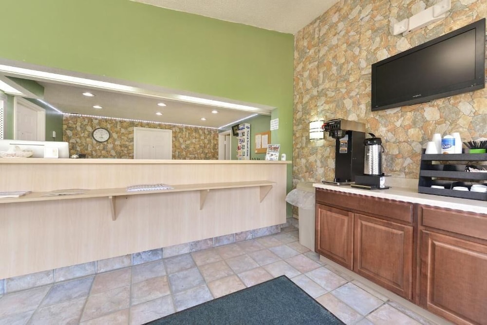 Mentor Home Inn & Suites 11/43