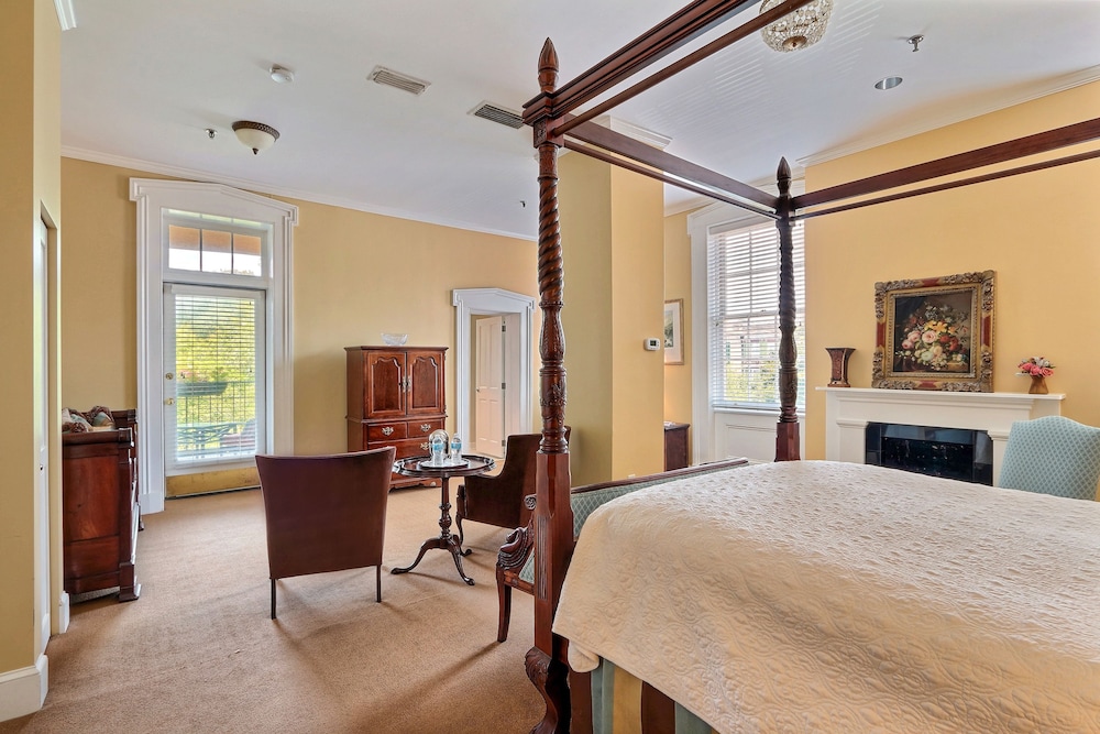 The Presidents Quarters Inn 15/76