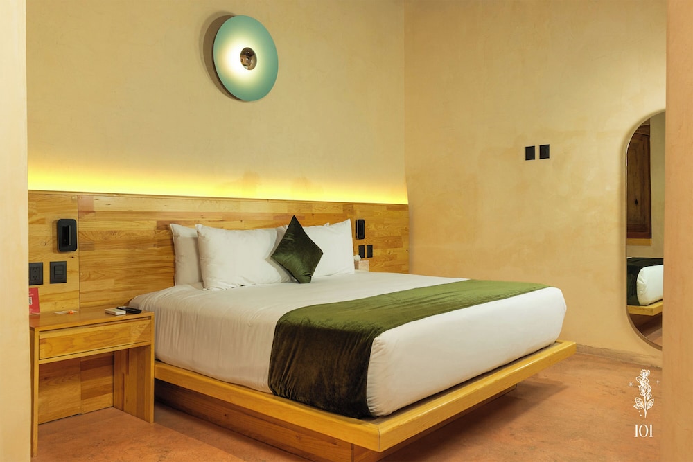 SUPERIOR, KING BED