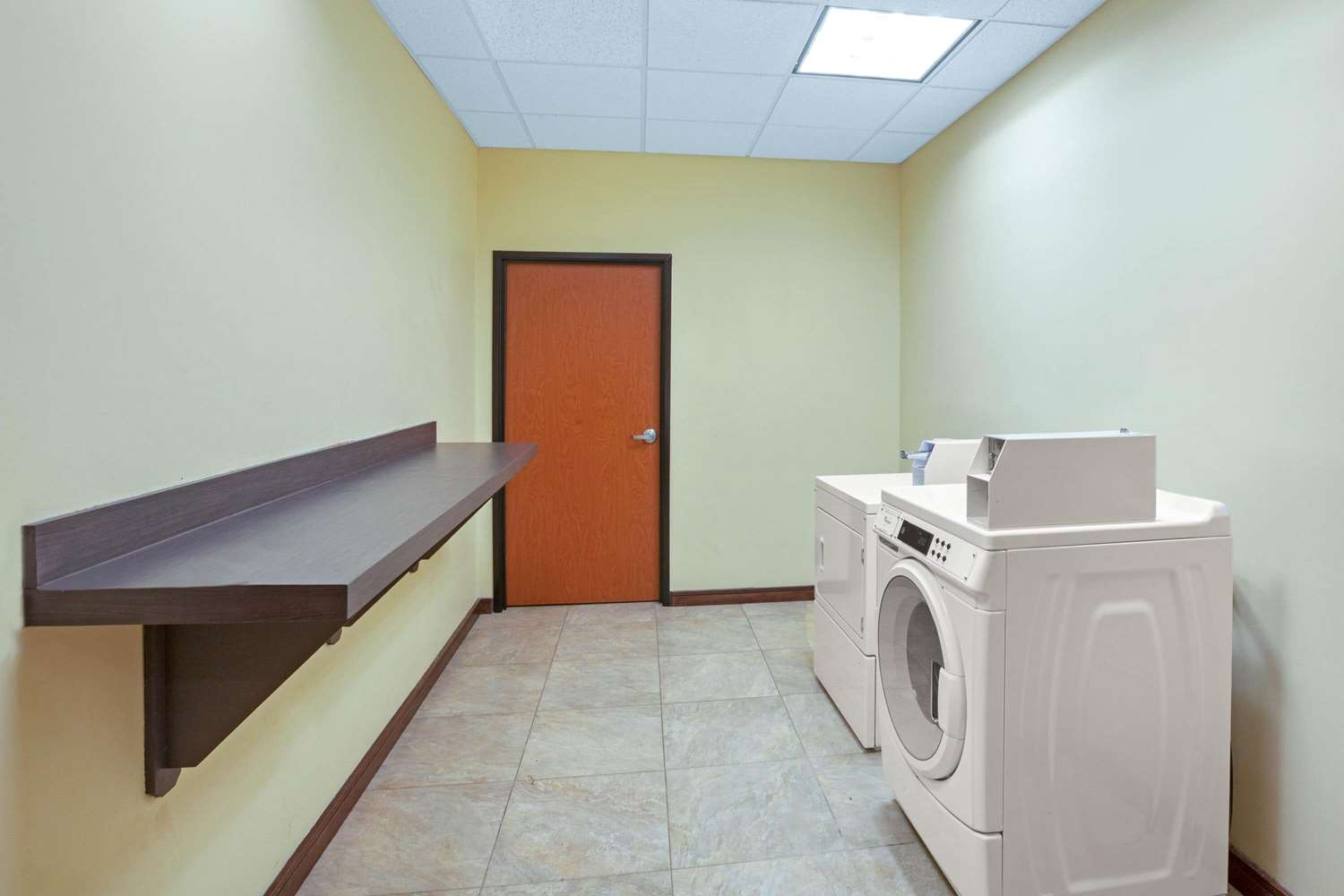 La Quinta Inn & Suites by Wyndham Pasadena North 7/30